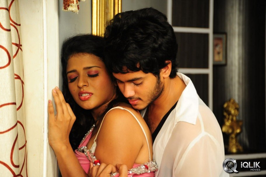 Amma Nanna Oorelithe